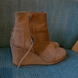 Toms Wedge Bootie